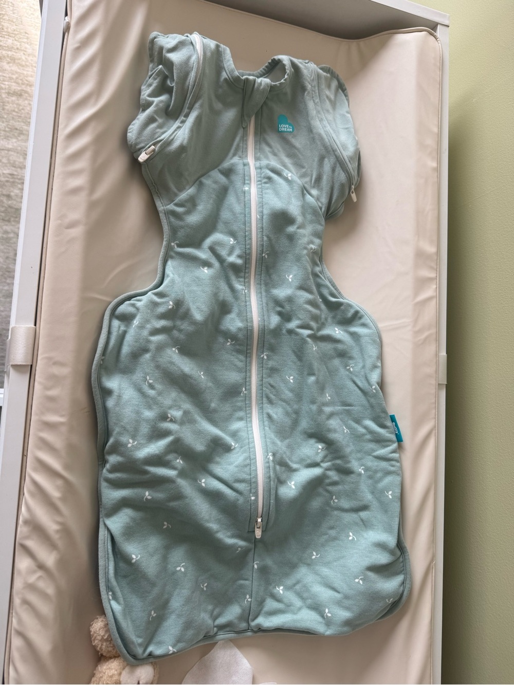 Love To Dream Green Swaddle transition Sack - never used / 1.5 tog / S medium